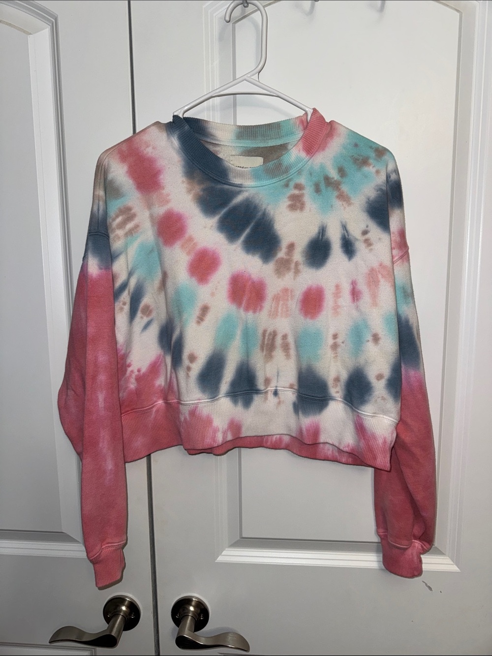 American Eagle Outfitters Tie-Dye Cropped Sweatshirt in Pink, Blue & Cream